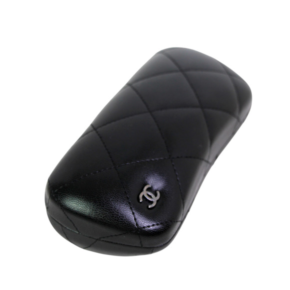 CHANEL QUILTED BLACK LEATHER HARD EYEGLASSES VELVET LINED CASE Size 6"x2 1/2" - Picture 3 of 12